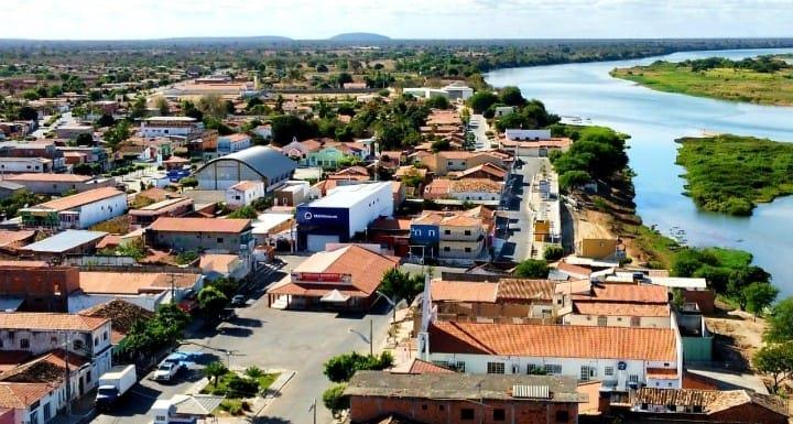 Sítio do Mato ao fundo