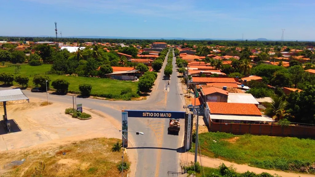 Sítio do Mato ao fundo
